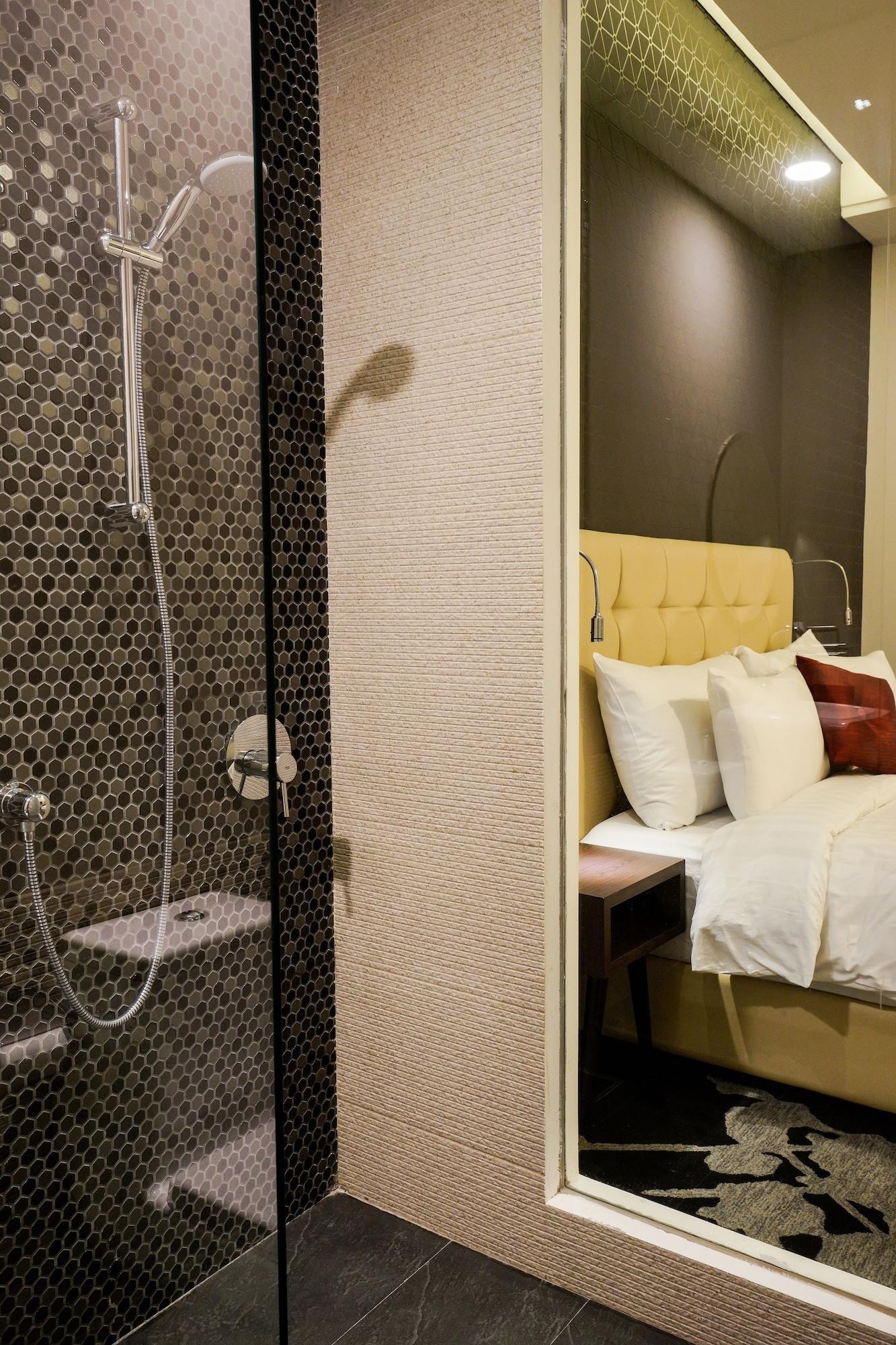 Liberty Hotel Thamrin Джакарта Экстерьер фото