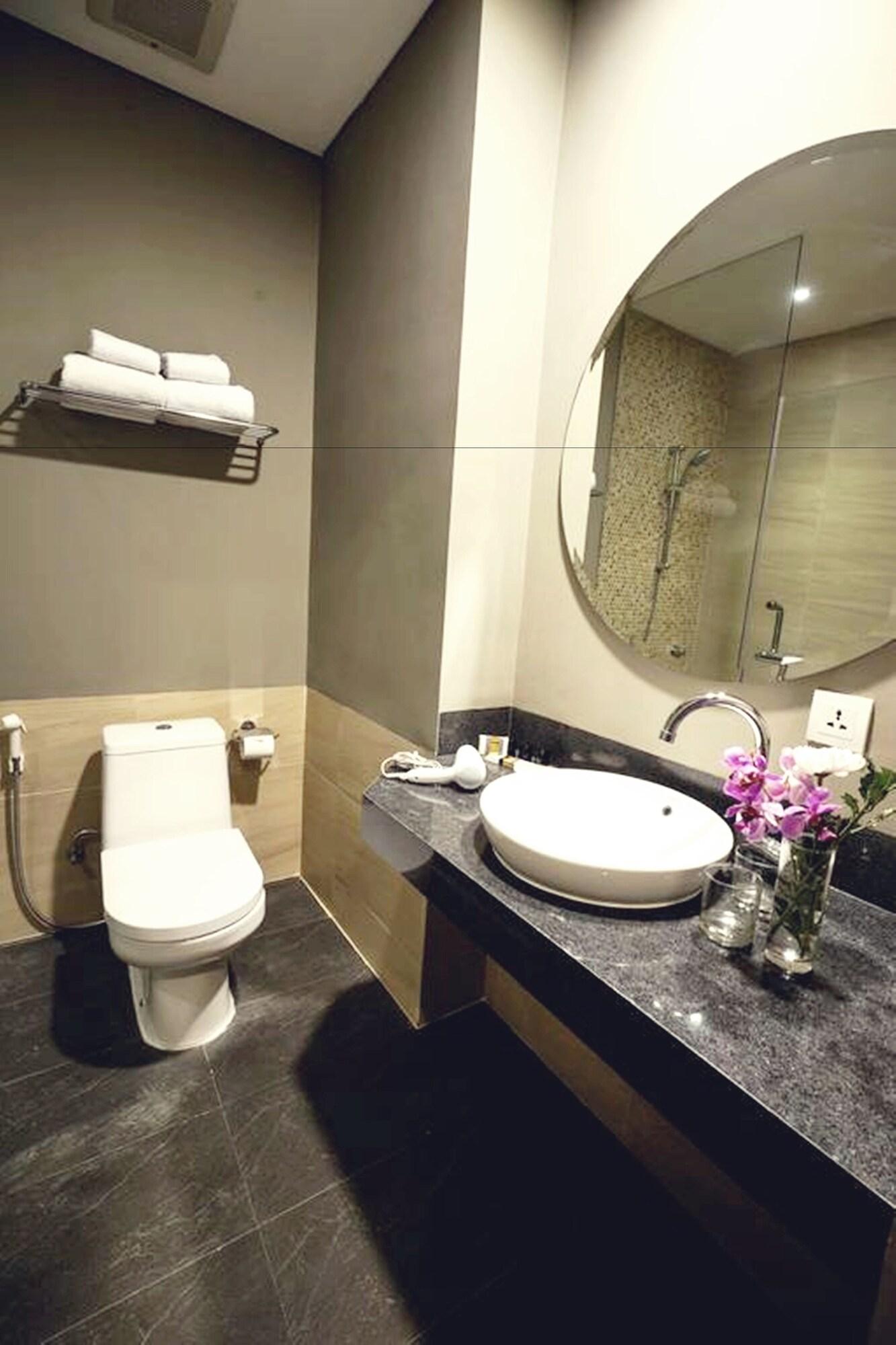 Liberty Hotel Thamrin Джакарта Экстерьер фото