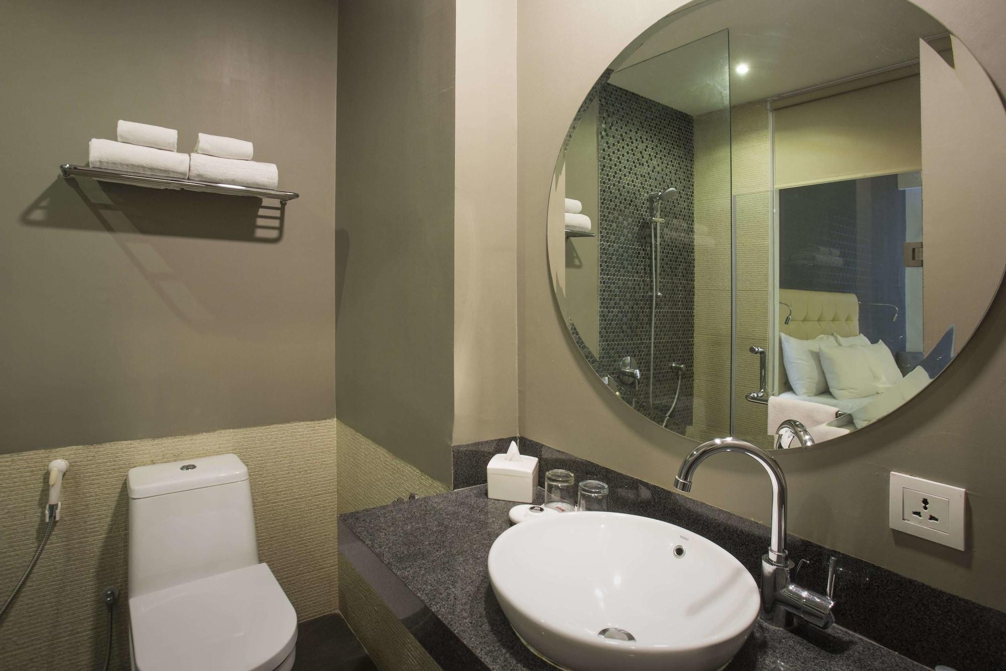 Liberty Hotel Thamrin Джакарта Экстерьер фото