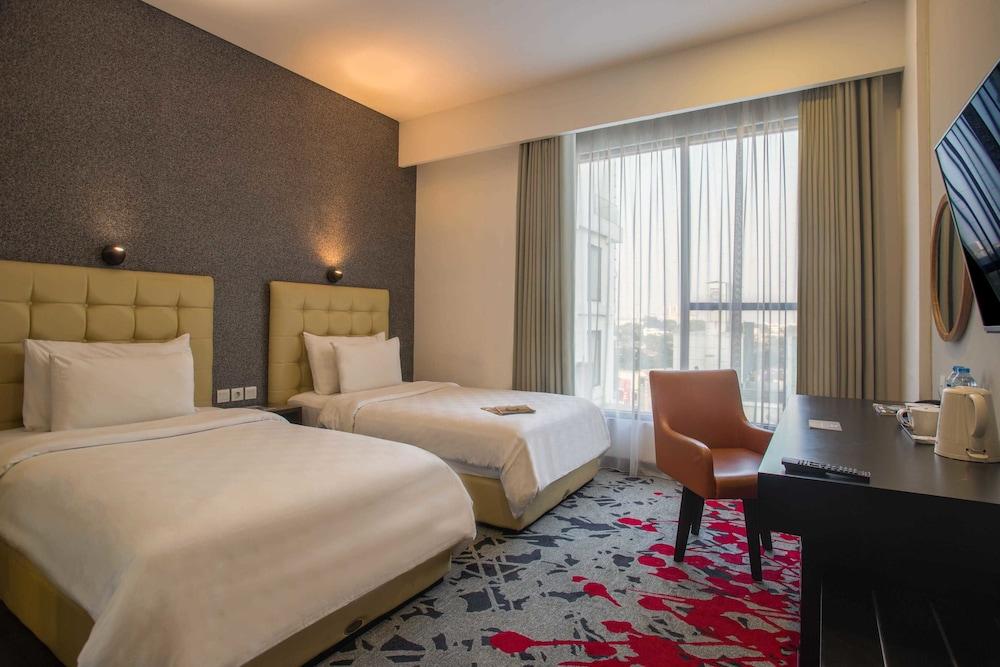 Liberty Hotel Thamrin Джакарта Экстерьер фото
