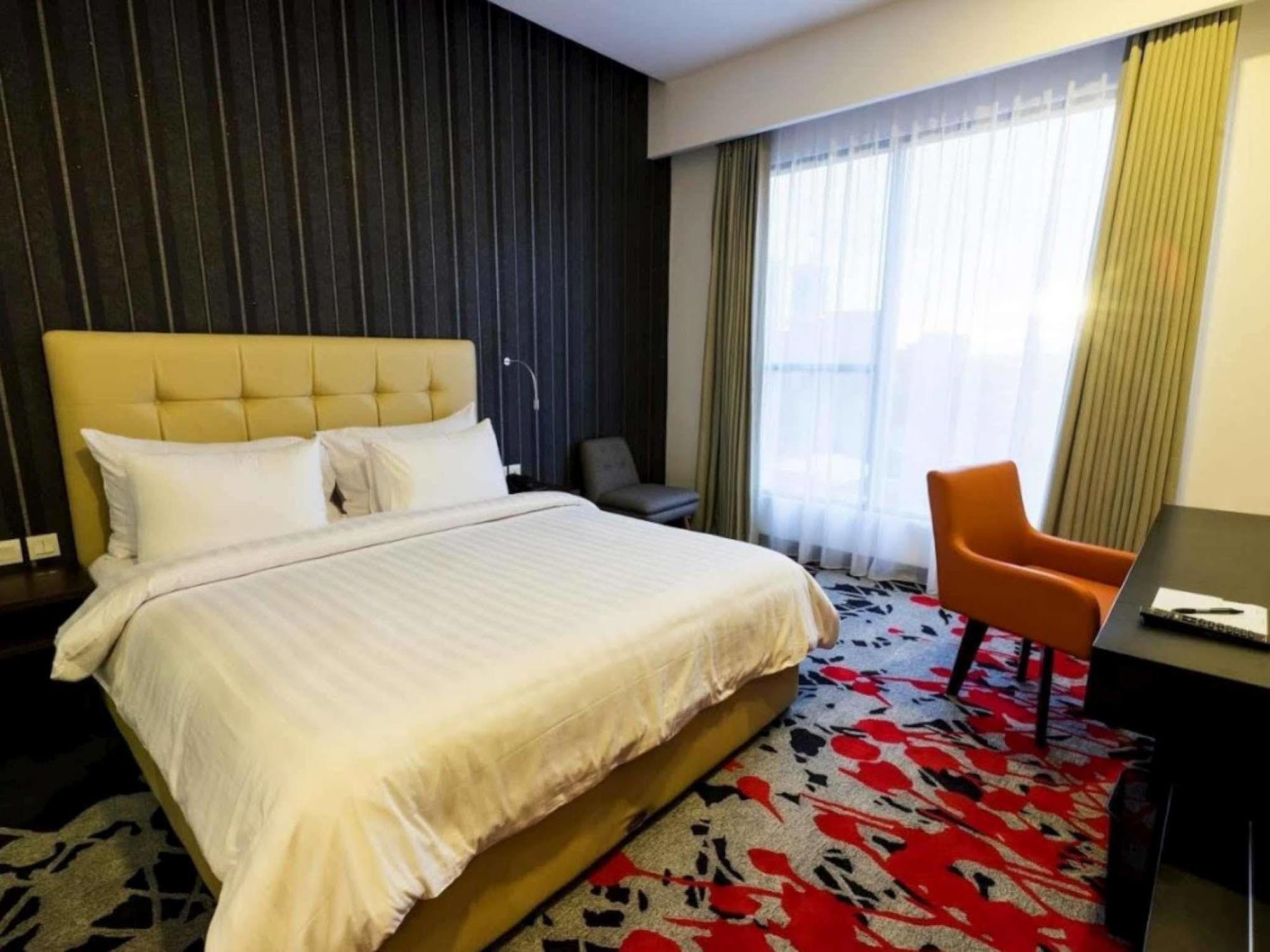 Liberty Hotel Thamrin Джакарта Экстерьер фото