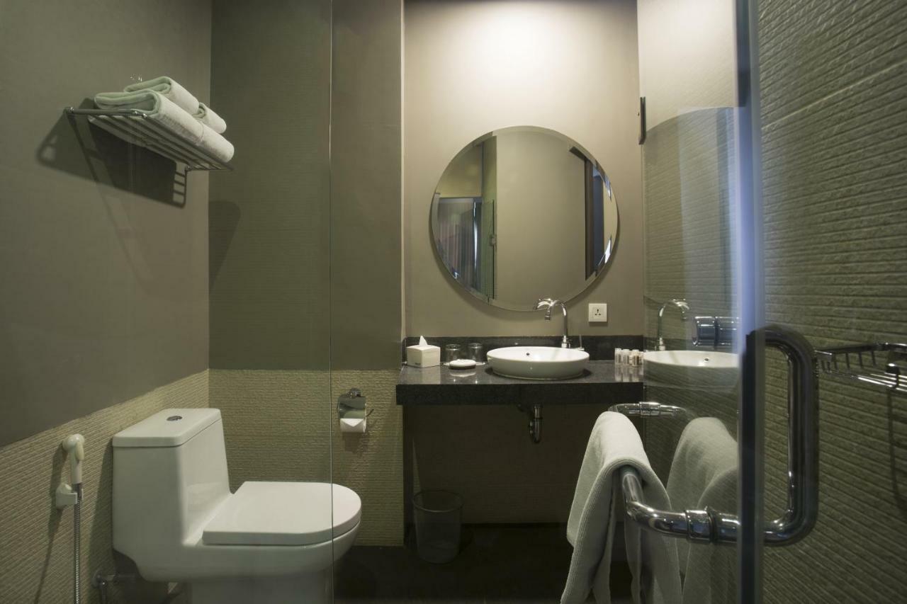 Liberty Hotel Thamrin Джакарта Экстерьер фото
