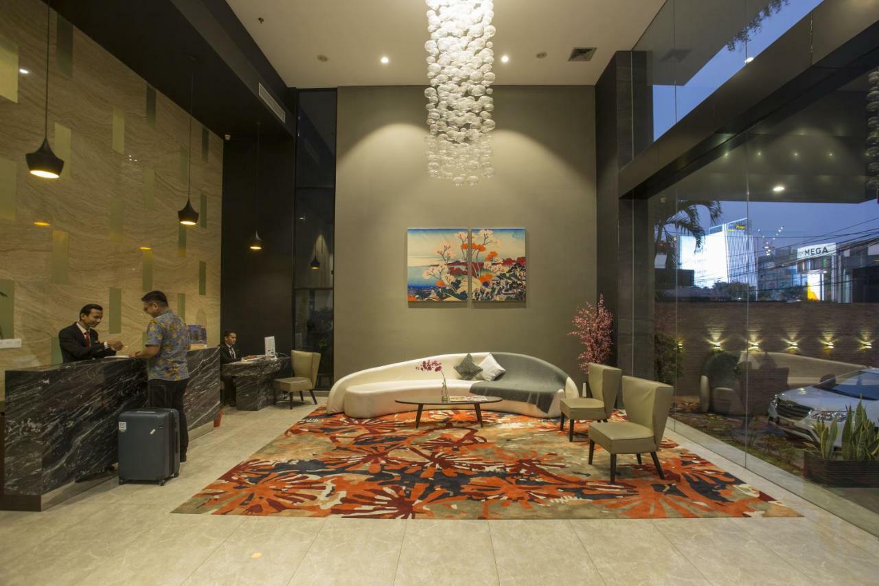 Liberty Hotel Thamrin Джакарта Экстерьер фото